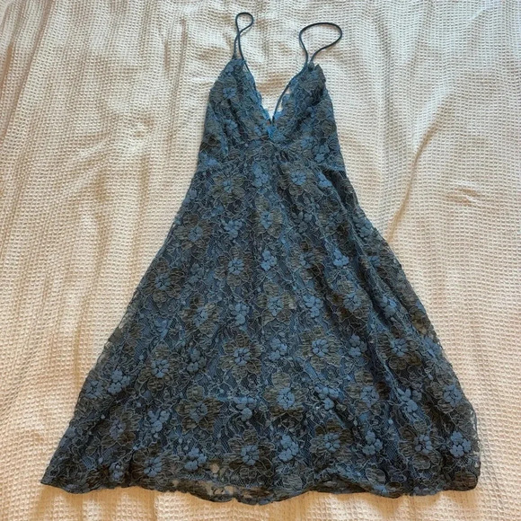 ASTR Drew Plunging Two-Tone Lace Mini Dress size large - Picture 5 of 9